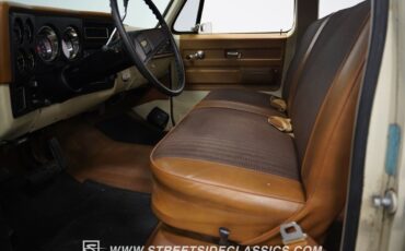 Chevrolet-Suburban-1973-SUV-4
