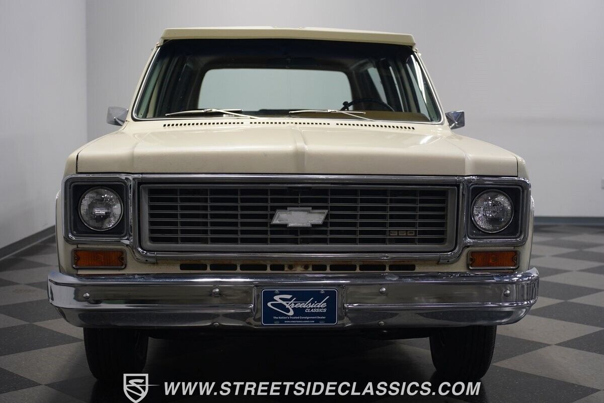 Chevrolet-Suburban-1973-SUV-5