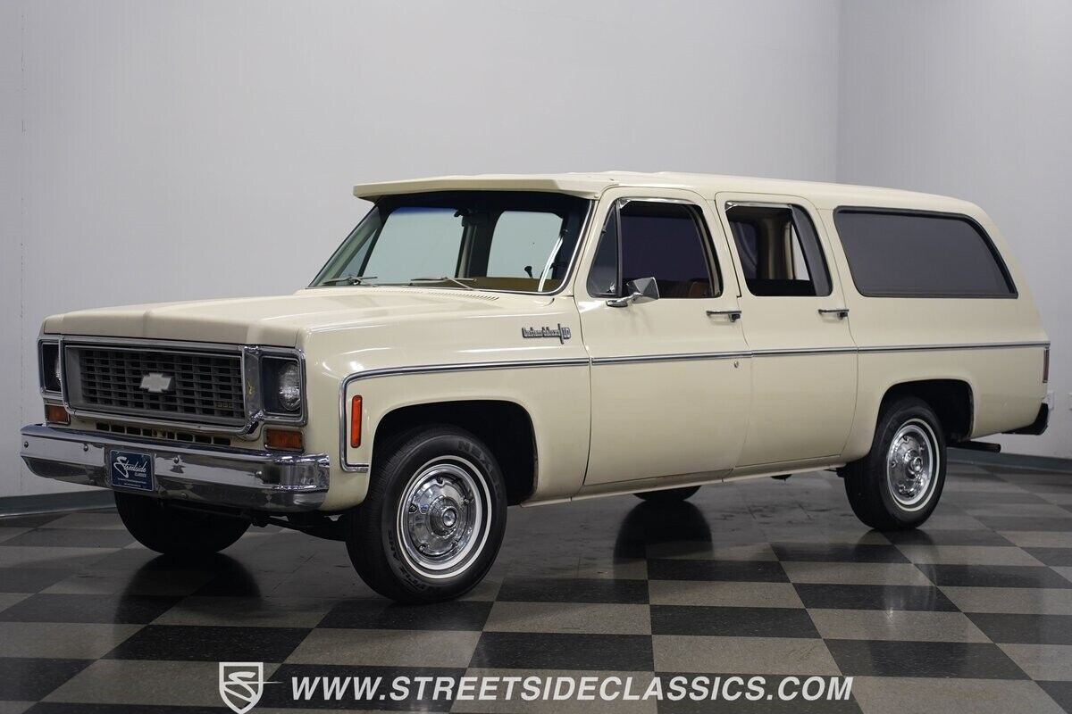 Chevrolet-Suburban-1973-SUV-7