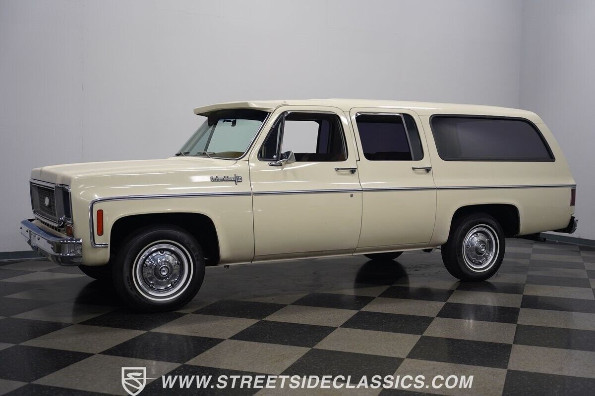 Chevrolet-Suburban-1973-SUV-8