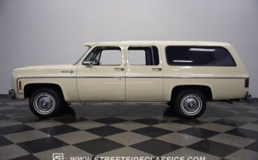 Chevrolet-Suburban-1973-SUV-9