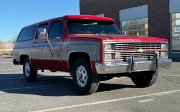 Chevrolet-Suburban-1984-red-21