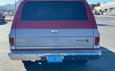 Chevrolet-Suburban-1984-red-23