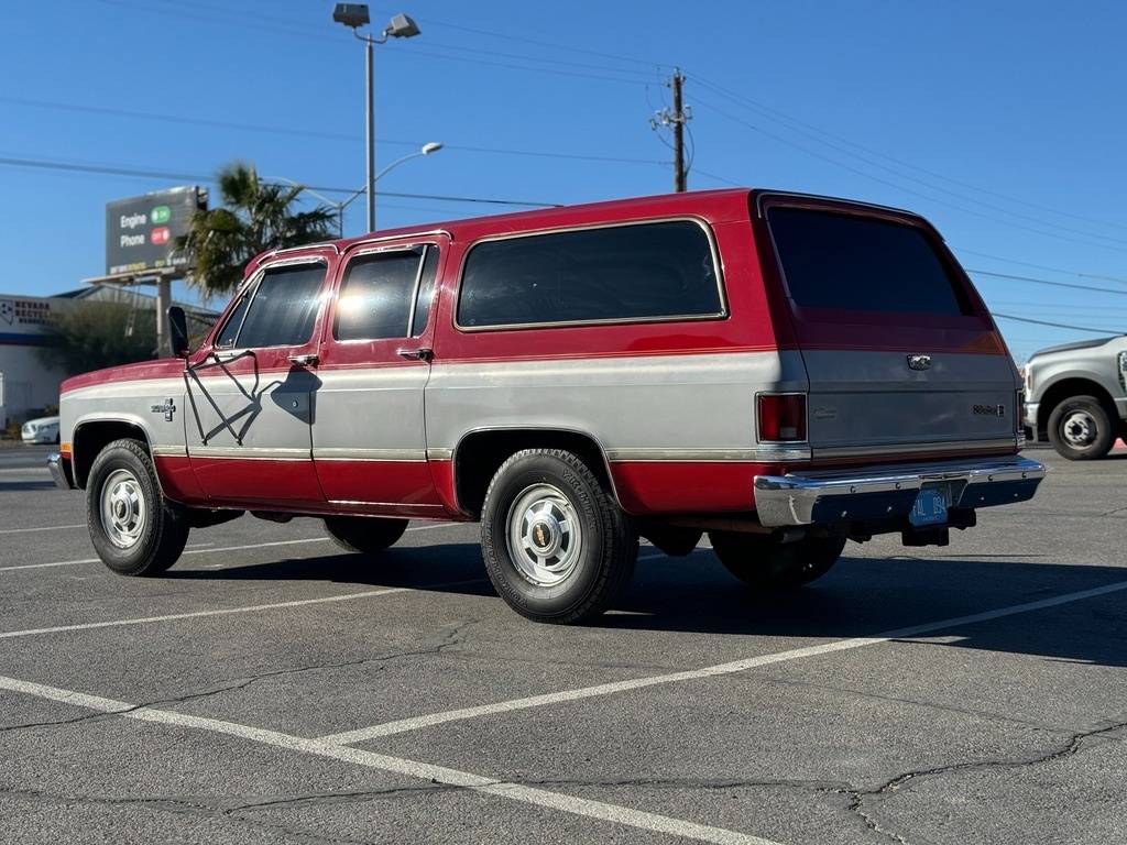 Chevrolet-Suburban-1984-red-4