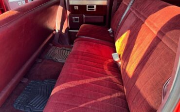 Chevrolet-Suburban-1984-red-8