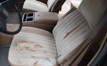 Chevrolet-Suburban-1985-17