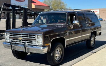 Chevrolet-Suburban-1985-brown-10