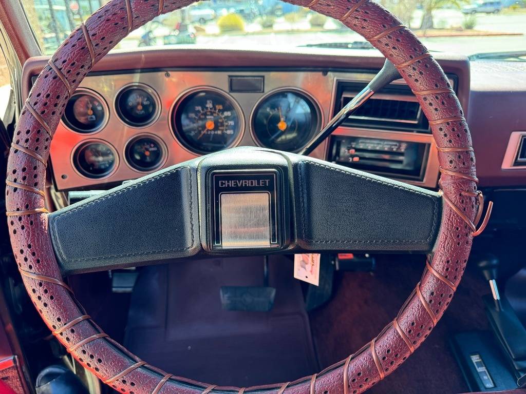 Chevrolet-Suburban-1985-brown-16