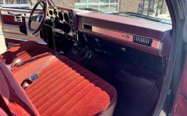Chevrolet-Suburban-1985-brown-18