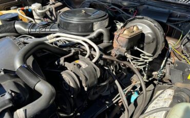 Chevrolet-Suburban-1985-brown-22