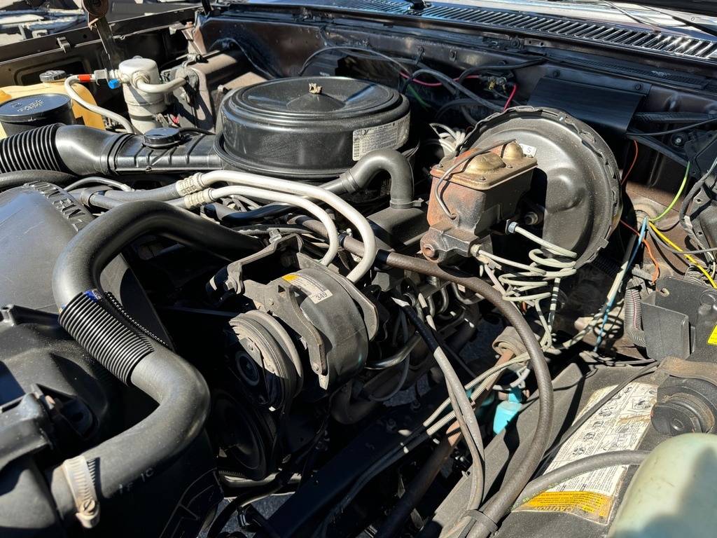 Chevrolet-Suburban-1985-brown-22