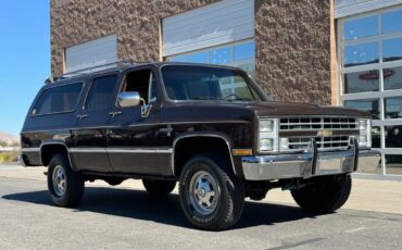 Chevrolet-Suburban-1985-brown