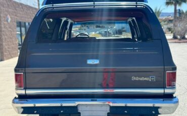 Chevrolet-Suburban-1985-brown-5