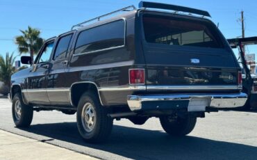 Chevrolet-Suburban-1985-brown-6