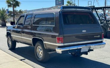 Chevrolet-Suburban-1985-brown-7