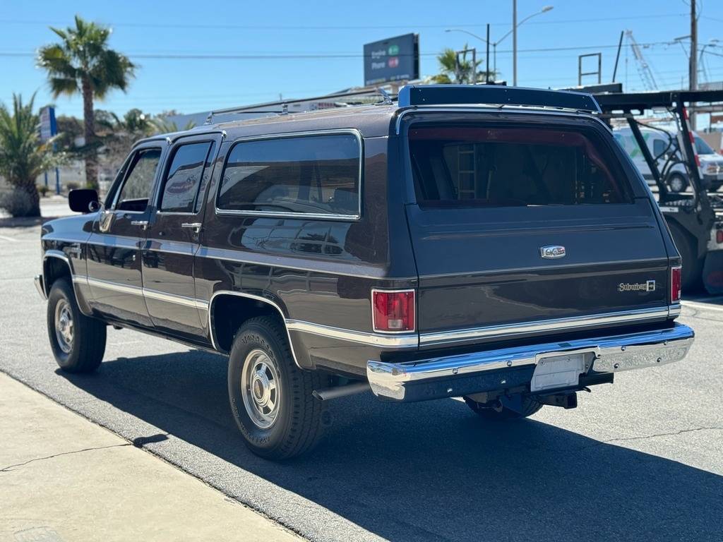 Chevrolet-Suburban-1985-brown-7