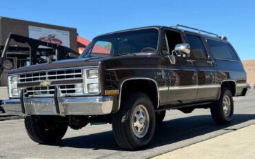 Chevrolet-Suburban-1985-brown-9
