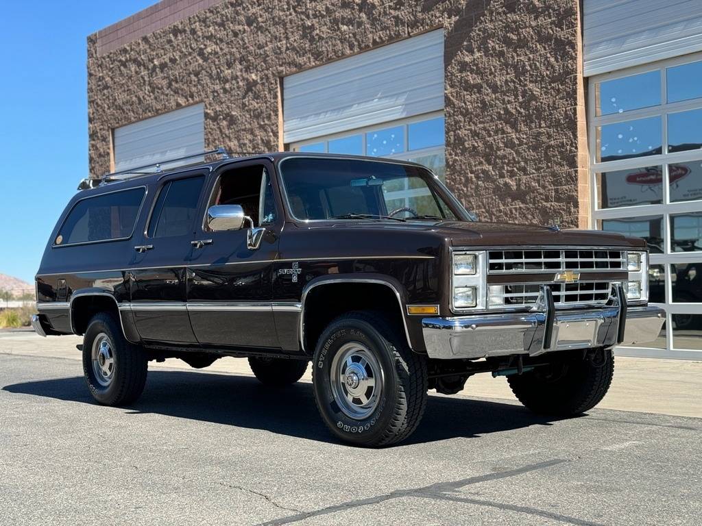 Chevrolet Suburban  1985 brown