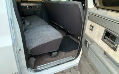 Chevrolet Suburban  1987 white