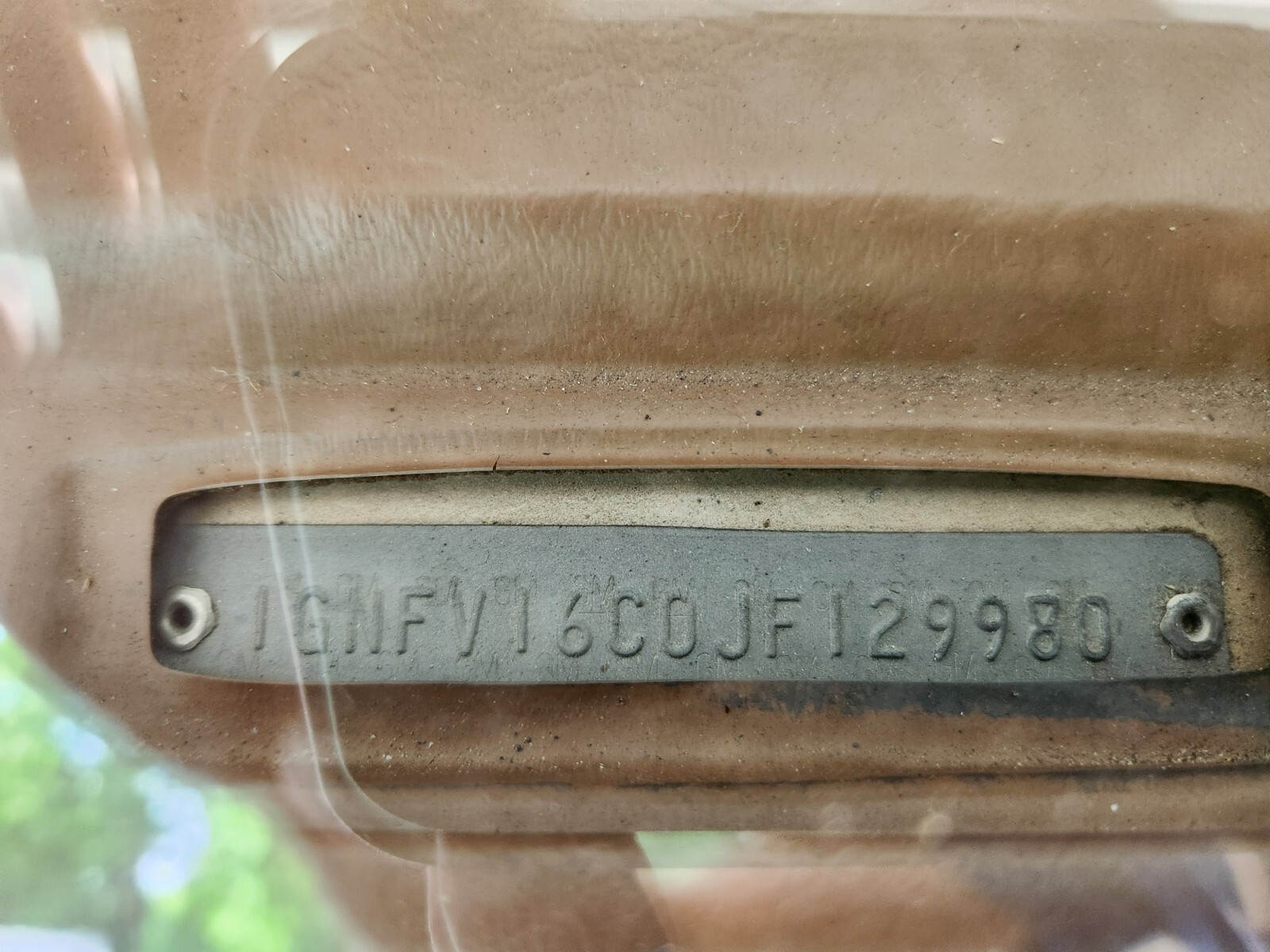 Chevrolet-Suburban-1988-SUV-12