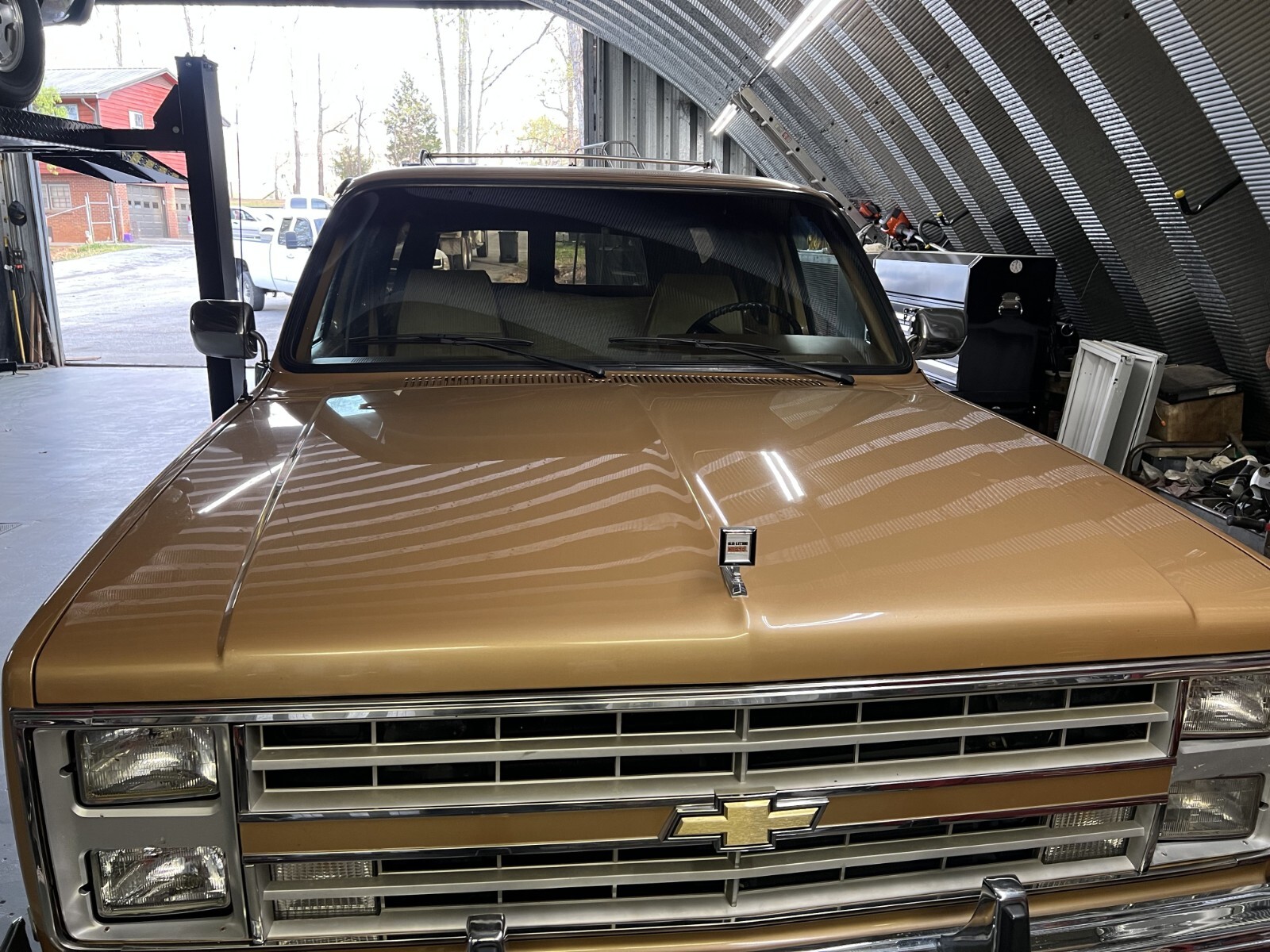 Chevrolet-Suburban-1988-SUV-15