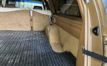 Chevrolet-Suburban-1988-SUV-19