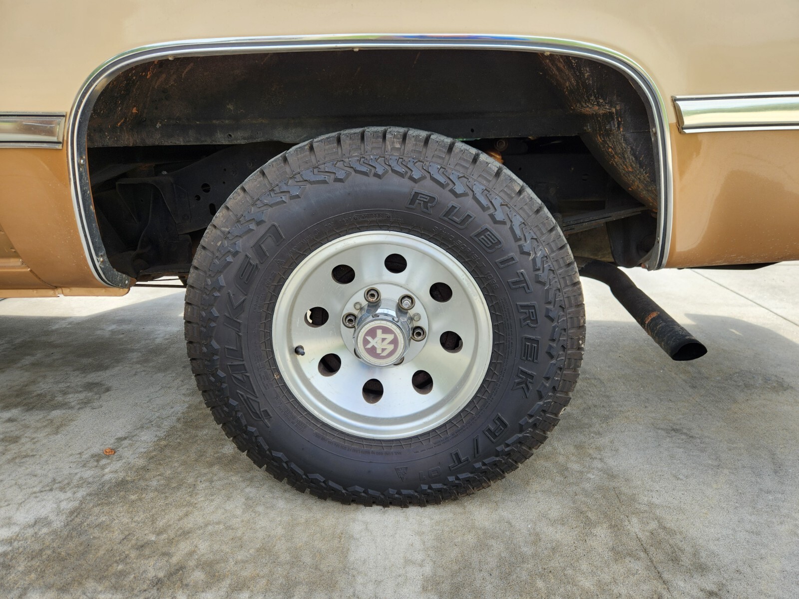 Chevrolet-Suburban-1988-SUV-21