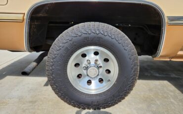 Chevrolet-Suburban-1988-SUV-22