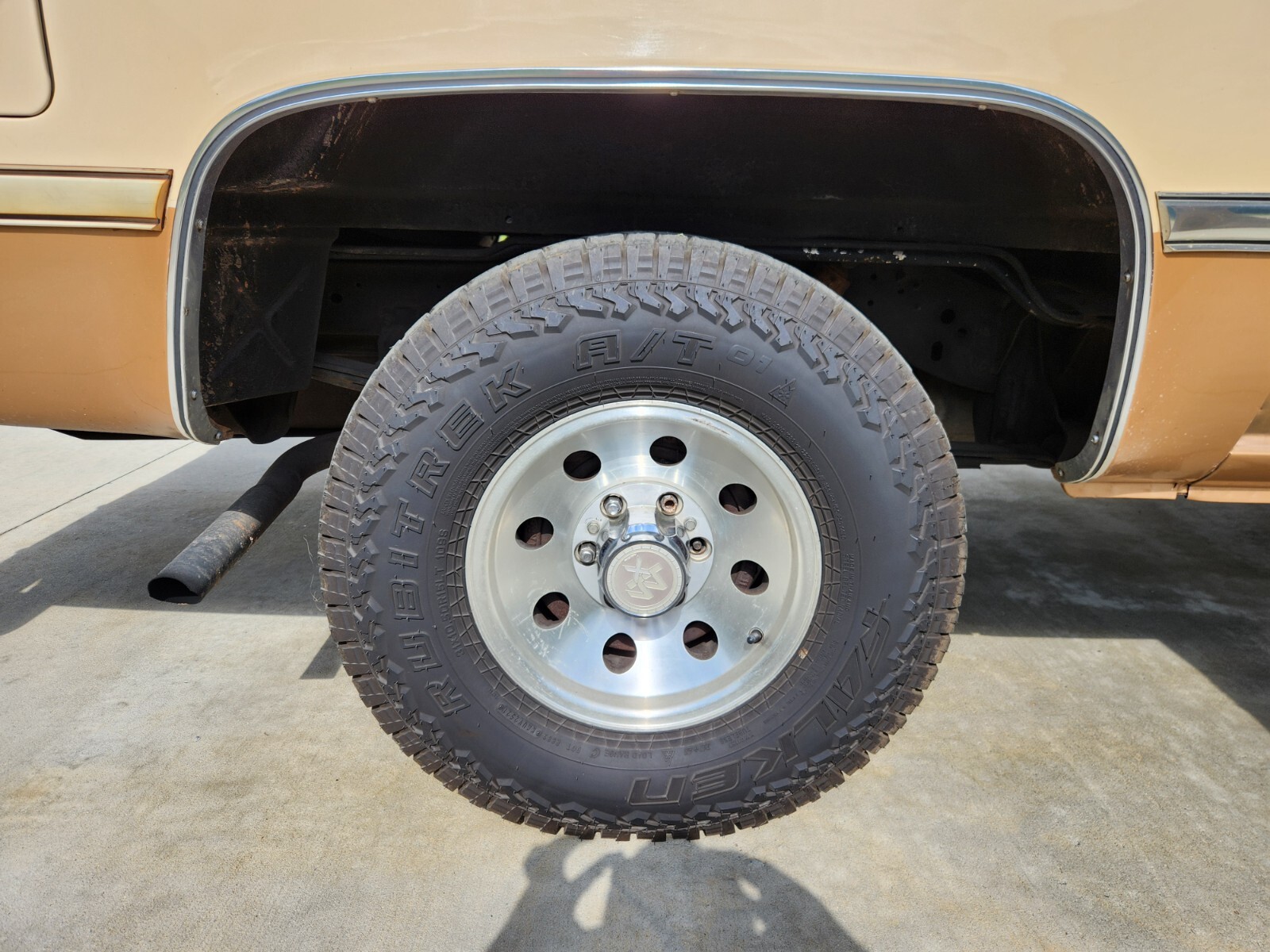 Chevrolet-Suburban-1988-SUV-22