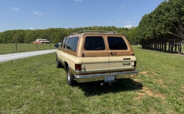 Chevrolet-Suburban-1988-SUV-5