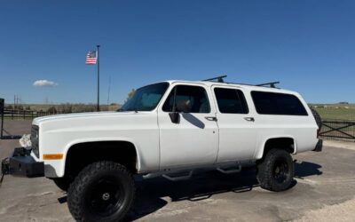 Chevrolet Suburban 2500  1991 white