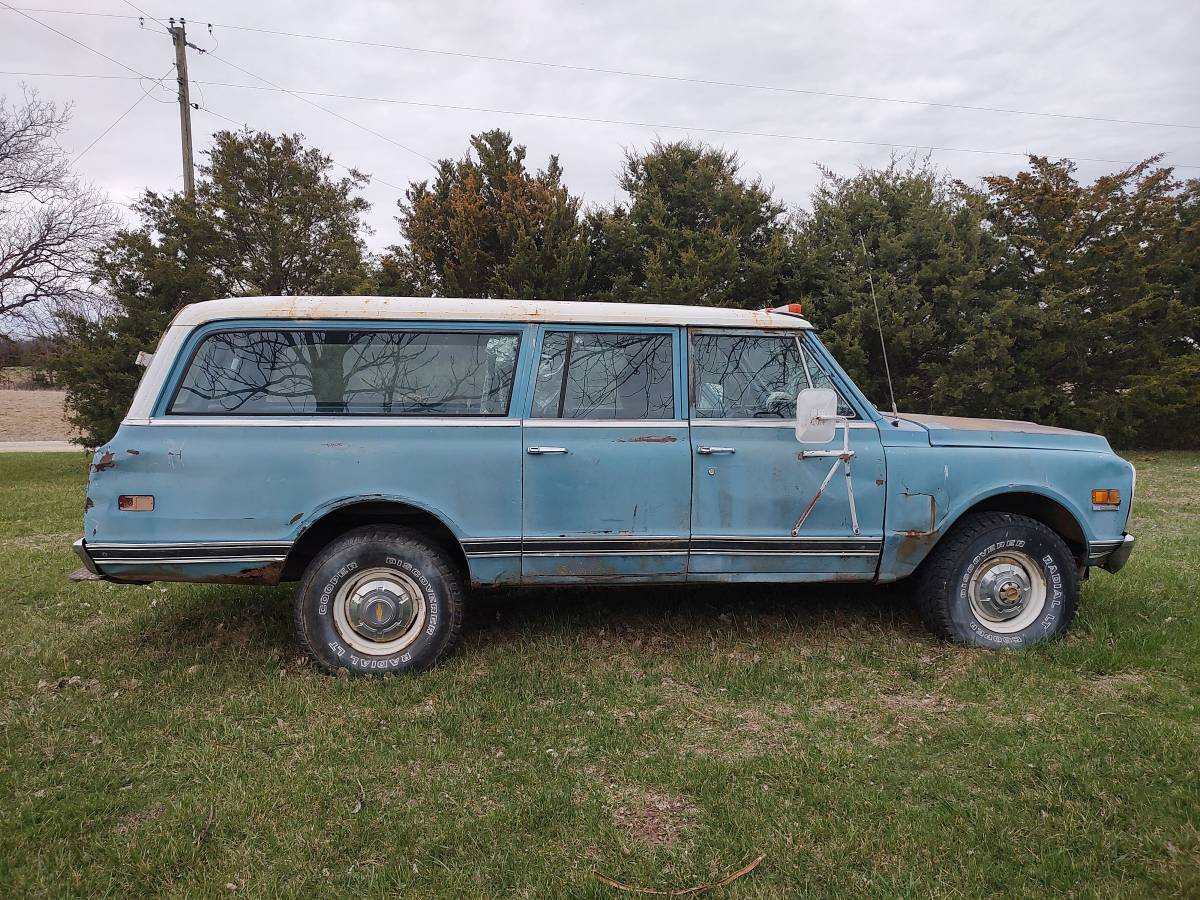 Chevrolet-Suburban-4x4-1972-blue-1
