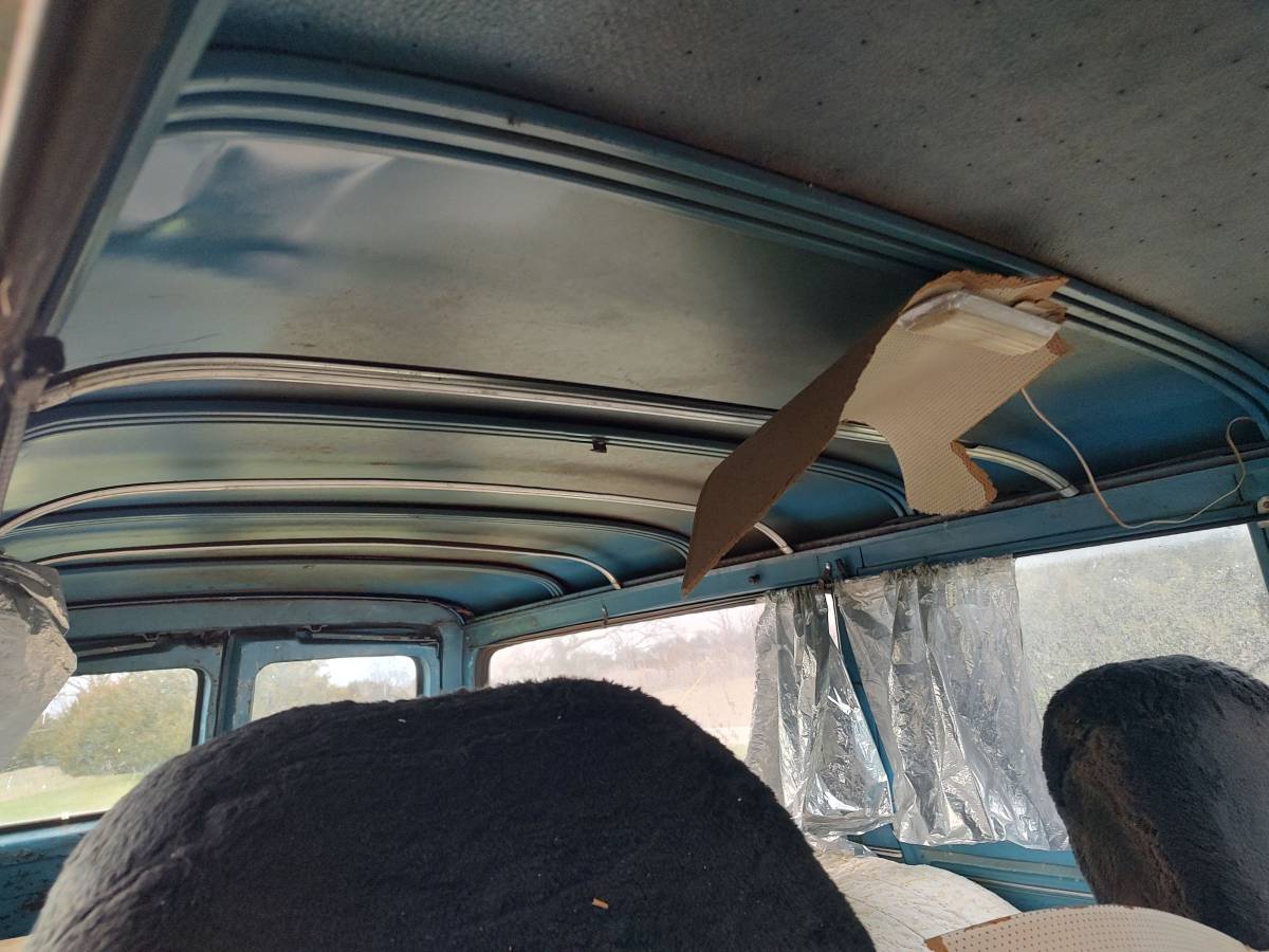Chevrolet-Suburban-4x4-1972-blue-17