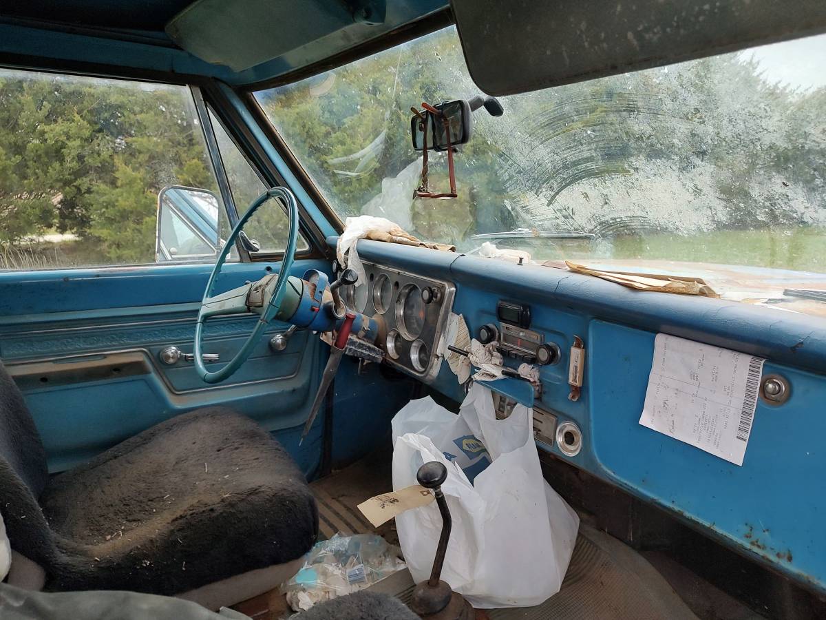 Chevrolet-Suburban-4x4-1972-blue-19