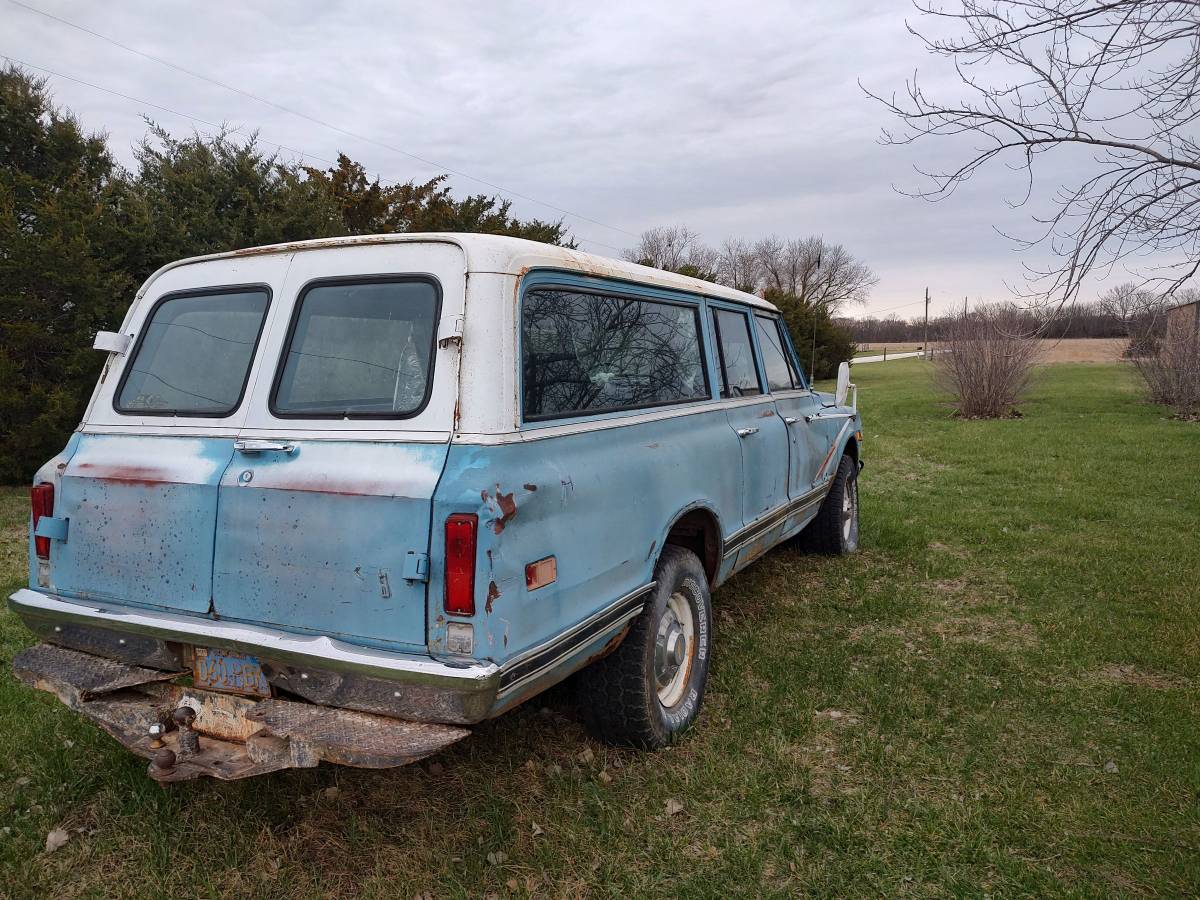 Chevrolet-Suburban-4x4-1972-blue-2