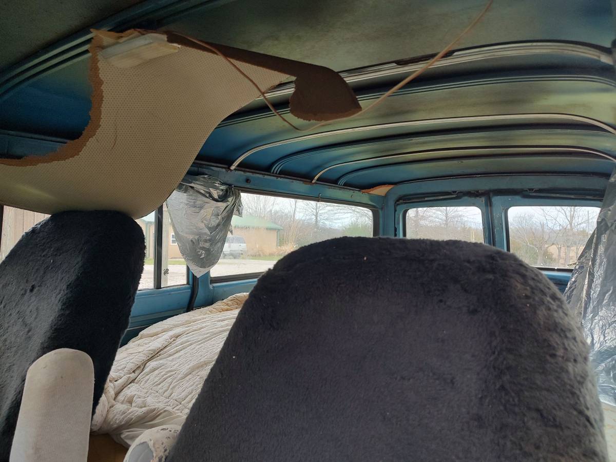 Chevrolet-Suburban-4x4-1972-blue-20