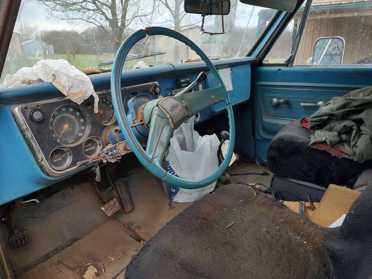 Chevrolet-Suburban-4x4-1972-blue-22