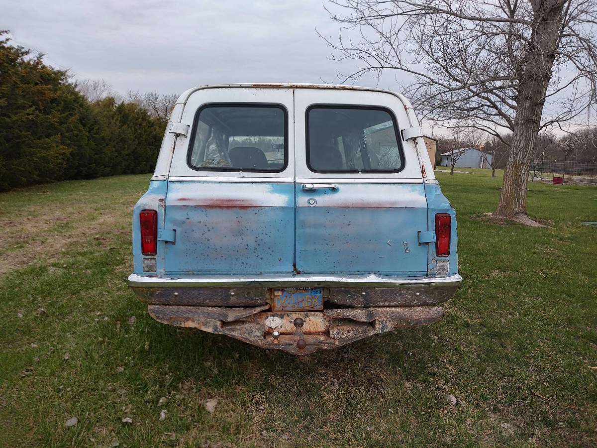 Chevrolet-Suburban-4x4-1972-blue-3