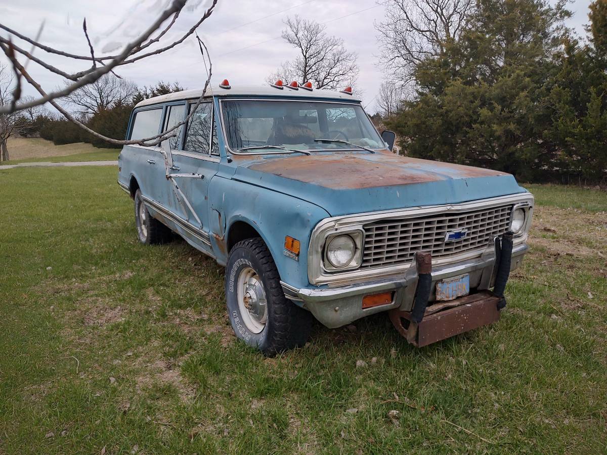 Chevrolet-Suburban-4x4-1972-blue