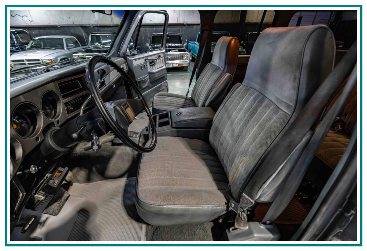 Chevrolet-Suburban-4x4-1987-2