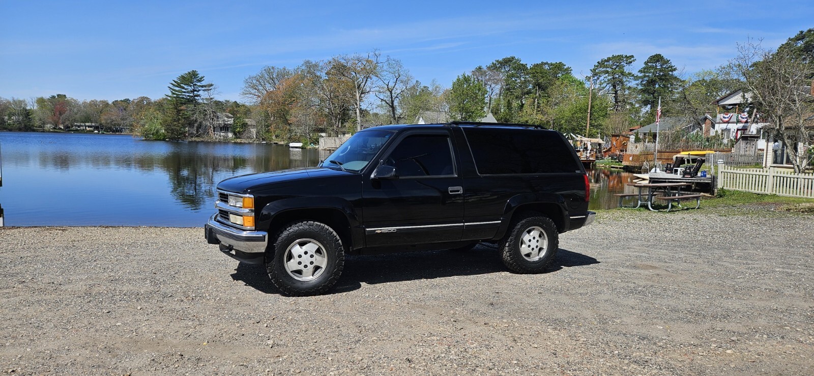 Chevrolet-Tahoe-1995-SUV-2