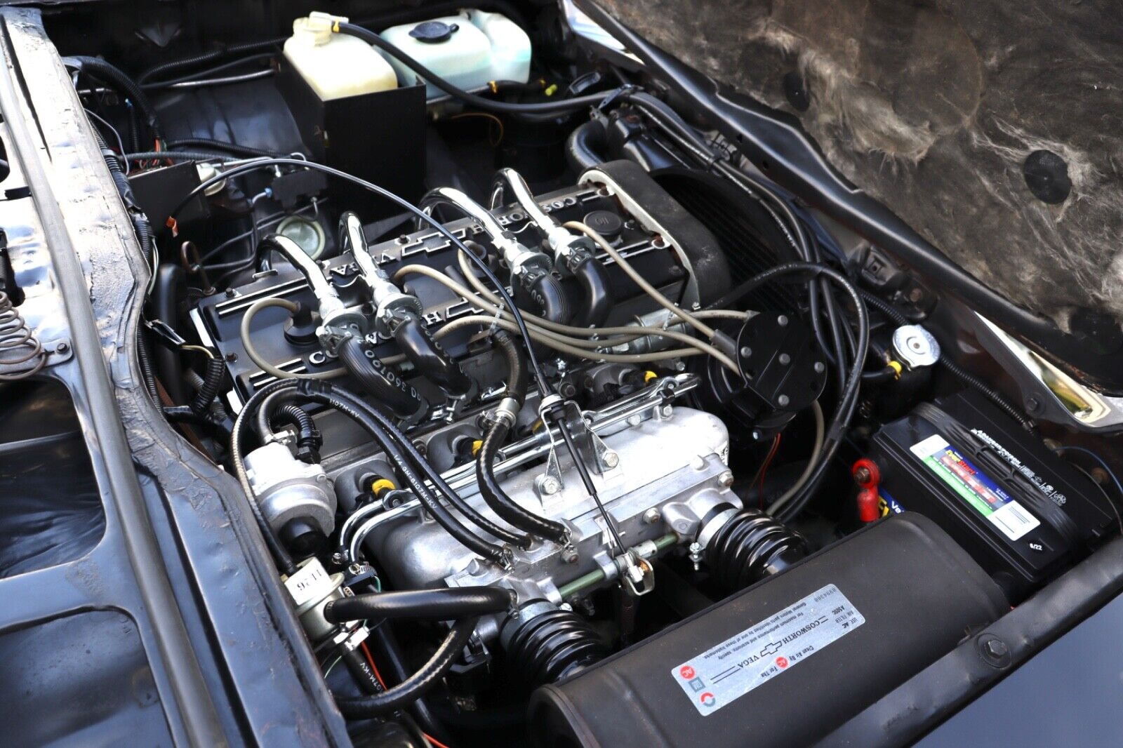 Chevrolet-Vega-1975-Coupe-33
