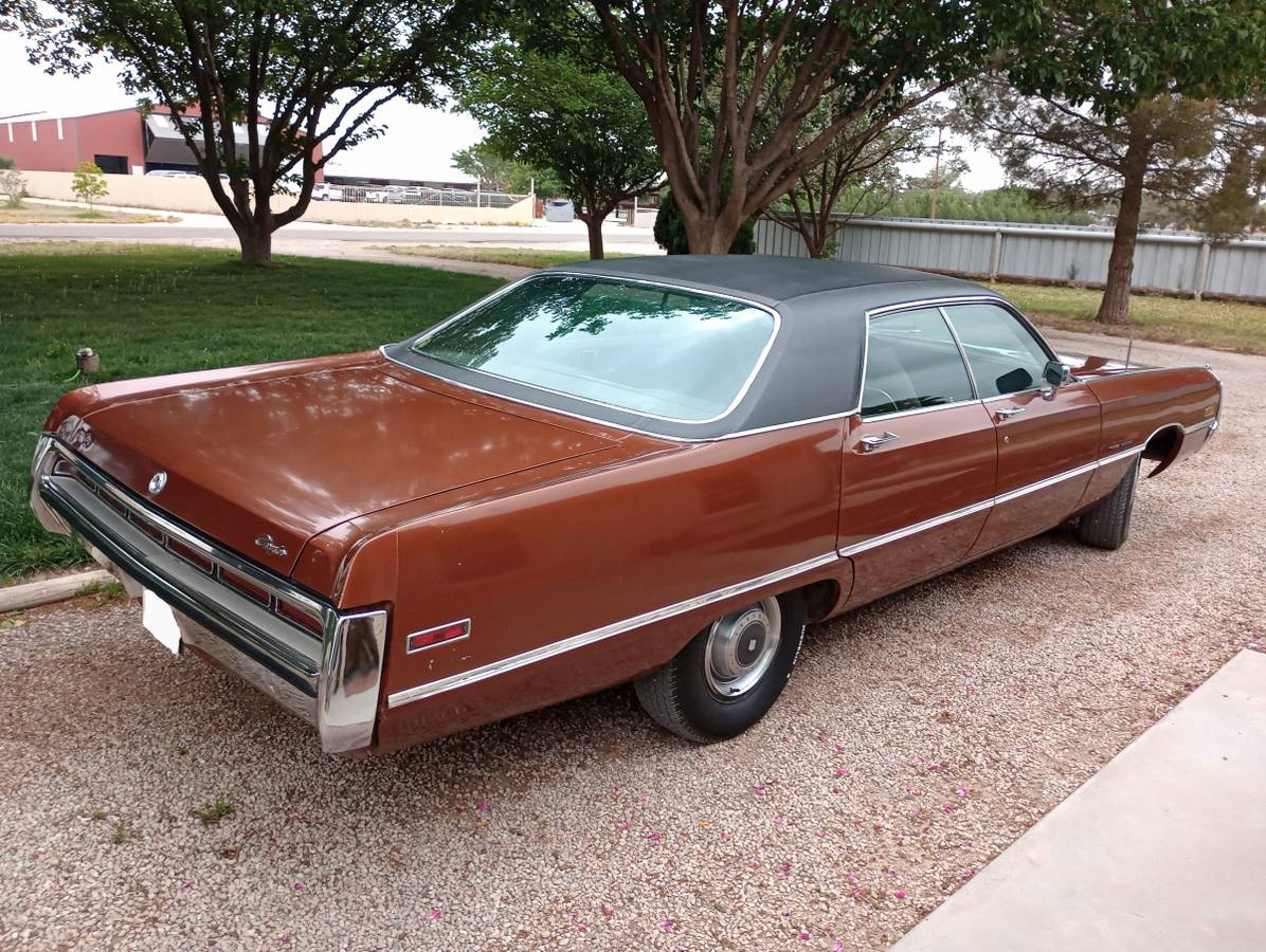 Chrysler-300-1971-brown-1