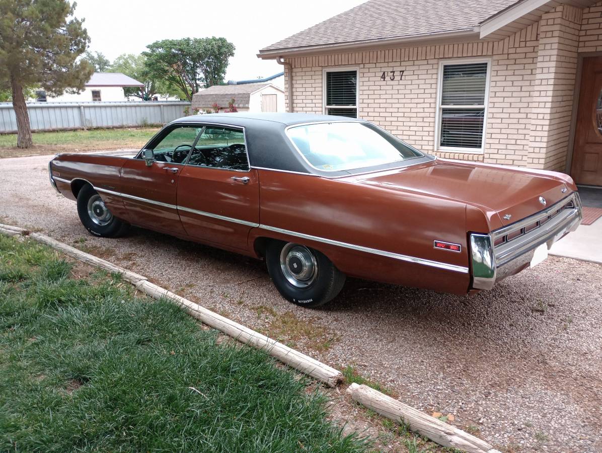 Chrysler-300-1971-brown-2