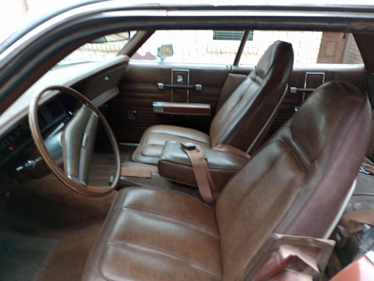 Chrysler-300-1971-brown-3