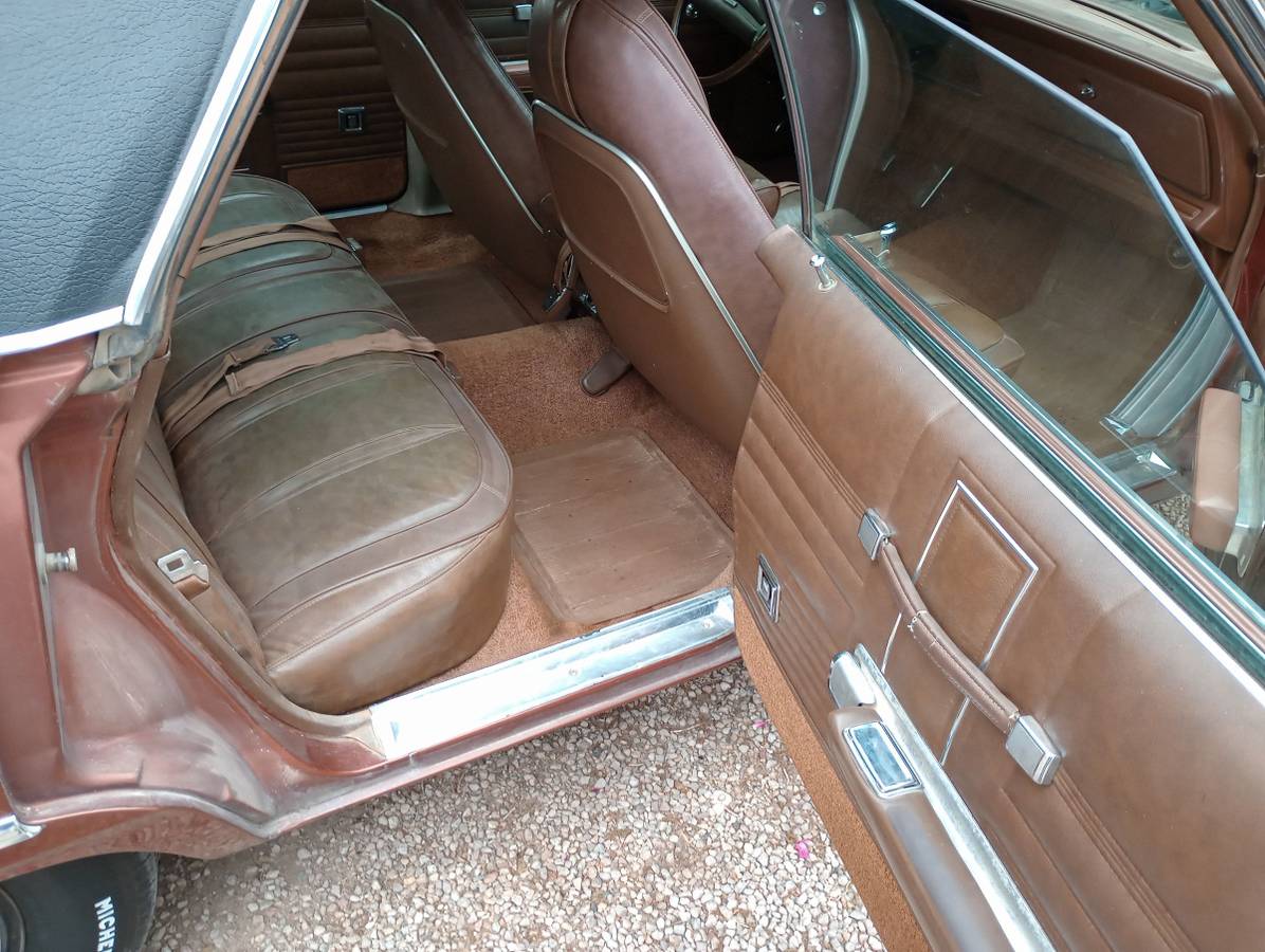 Chrysler-300-1971-brown-9