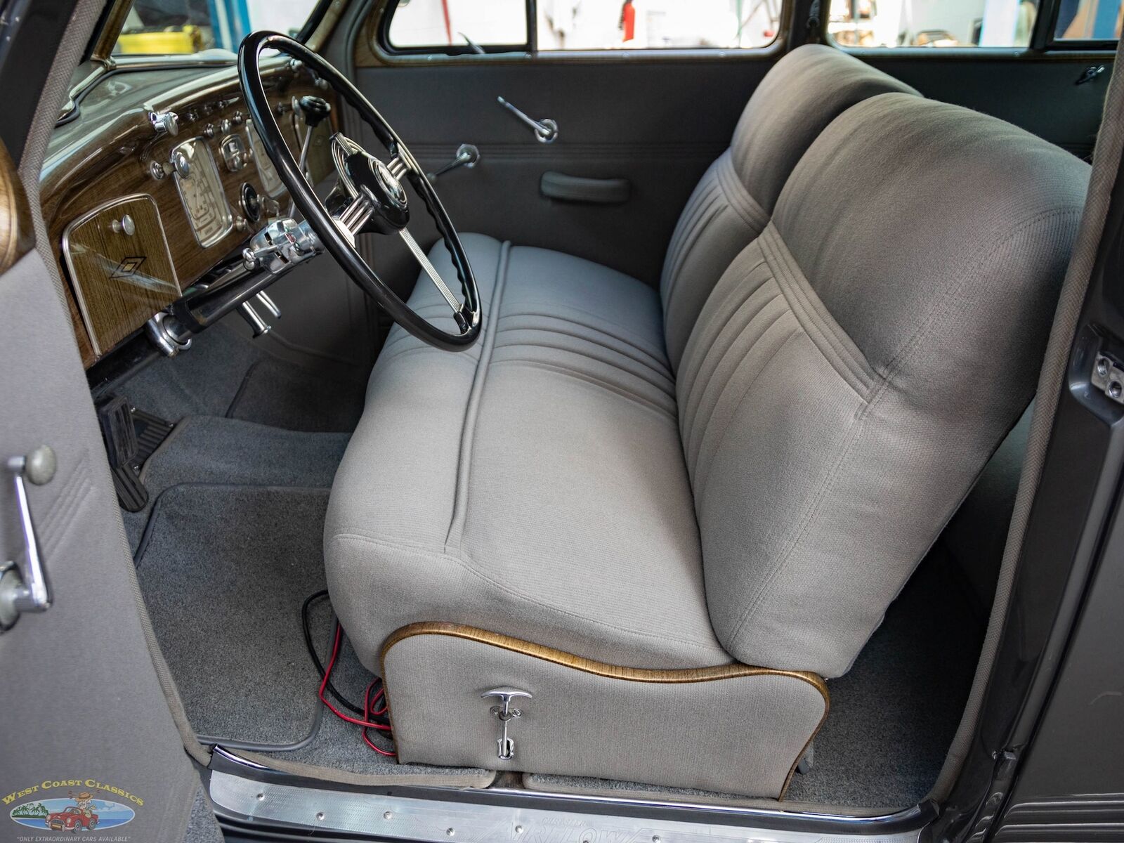Chrysler-Airflow-Series-C-17-1937-2-Door-Coupe-28