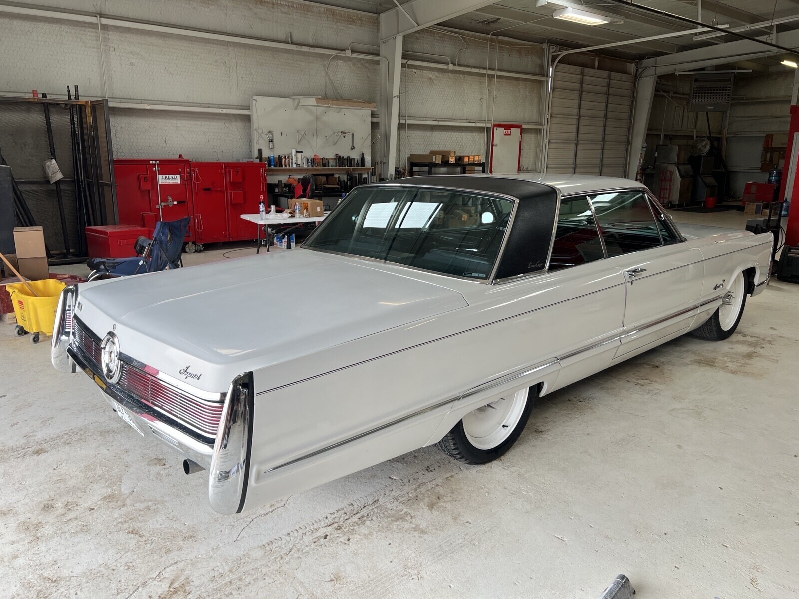 Chrysler-Imperial-1967-Coupe-11