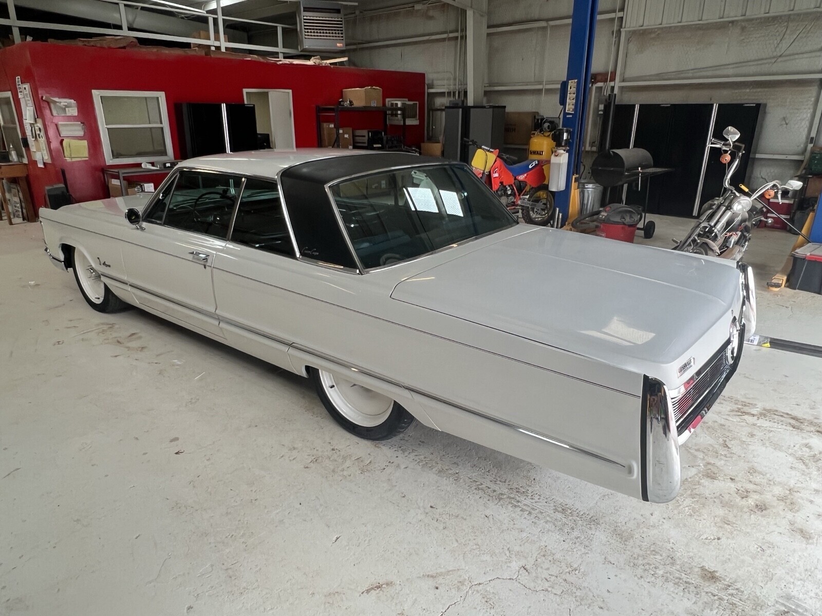 Chrysler-Imperial-1967-Coupe-12