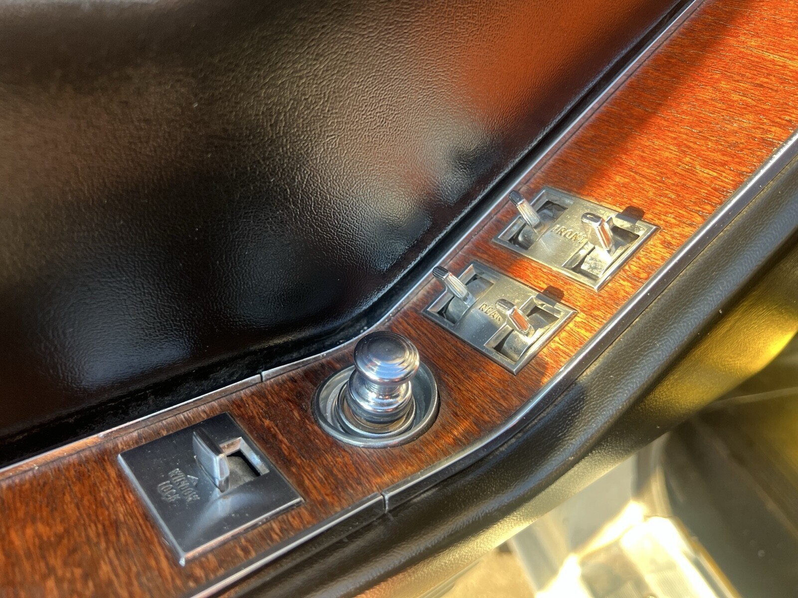 Chrysler-Imperial-1967-Coupe-19
